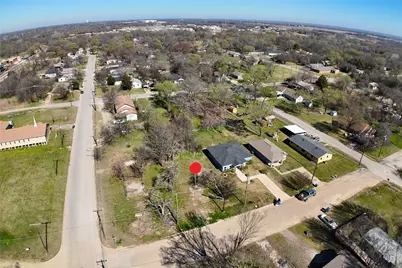 704 E 4th Avenue, Corsicana, TX 75110 - Photo 2