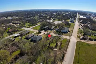 704 E 4th Ave, Corsicana, TX 75110 - Photo 1