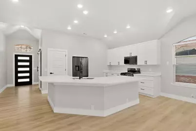 807 Lake Bridge Drive, Lake Dallas, TX 75065 - Photo 2