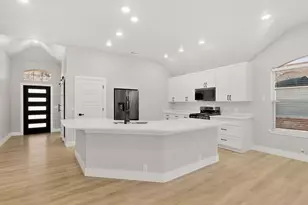 807 Lake Bridge Dr, Lake Dallas, TX 75065 - Photo 2