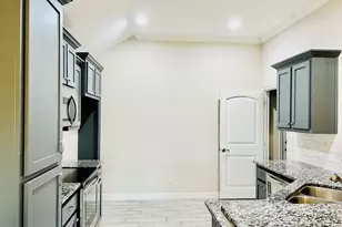 110 Frank St, Greenville, TX 75402 - Photo 32