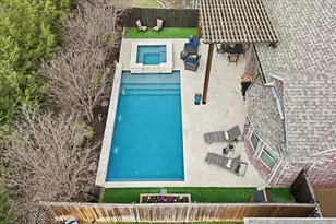 2352 Stallion St, Carrollton, TX 75010 - Photo 2