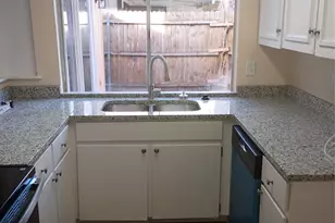 2620 Santa Barbara Dr, Grand Prairie, TX 75052 - Photo 8