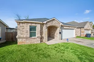 1253 E Jessamine St, Fort Worth, TX 76104 - Photo 2