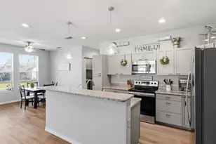 913 Carpenter St, Azle, TX 76020 - Photo 4