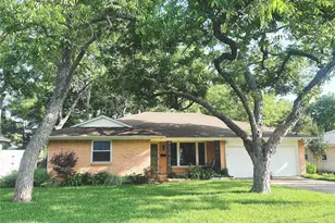 8306 Stonycreek Dr, Dallas, TX 75228 - Photo 2