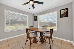 2215 Shady Meadow Ct, Arlington, TX 76013 - Photo 10