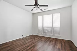 560 Vickie St, Crowley, TX 76036 - Photo 22