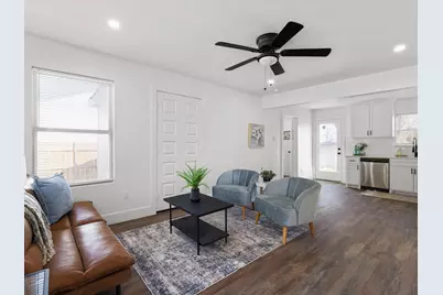 609 S Ayers Avenue, Fort Worth, TX 76103 - Photo 2