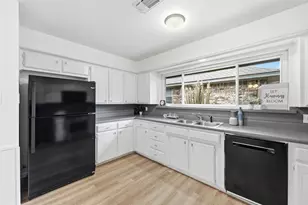 1709 Princeton Dr, Arlington, TX 76015 - Photo 12