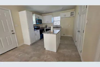 805 Adkins Street, Bowie, TX 76230 - Photo 4