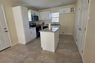 805 Adkins St, Bowie, TX 76230 - Photo 4