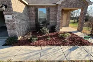 804 Peaceful Brk Dr, Fort Worth, TX 76140 - Photo 2