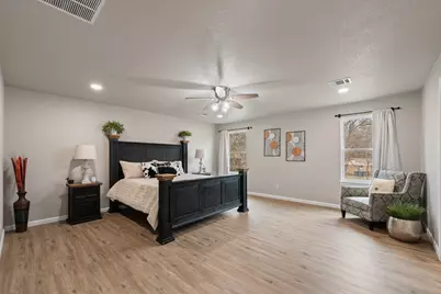 2808 Sky Harbour Drive, Granbury, TX 76049 - Photo 18