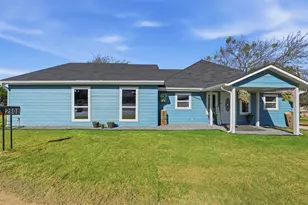 2808 Sky Harbour Dr, Granbury, TX 76049 - Photo 4