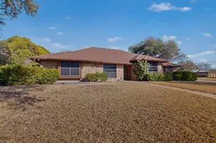 922 S Greenstone Ln, Duncanville, TX 75137 - Photo 2