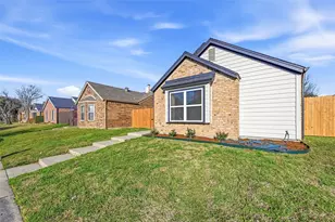 2810 Harvest Lake Dr, Irving, TX 75060 - Photo 2