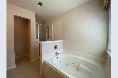 1835 Woodchase Drive, Fort Worth, TX 76120 - Photo 8