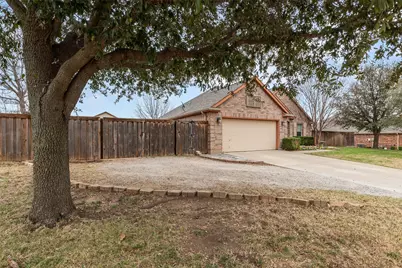 1024 Summit Drive, Justin, TX 76247 - Photo 4