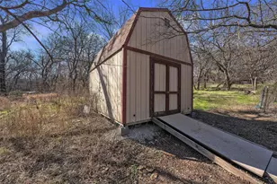 220 Country Side Ct, Springtown, TX 76082 - Photo 32