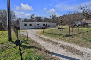 220 Country Side Ct, Springtown, TX 76082 - Photo 4