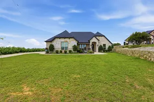 716 Coastal Meadows Ct, Granbury, TX 76049 - Photo 4