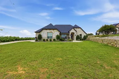 716 Coastal Meadows Court, Granbury, TX 76049 - Photo 4