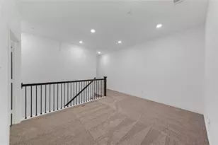 9920 Hennings St, Irving, TX 75063 - Photo 6