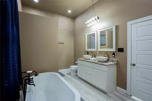 929 N 12th St, Waco, TX 76707 - Photo 8