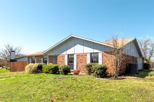 2119 Meadfoot Rd, Carrollton, TX 75007 - Photo 2