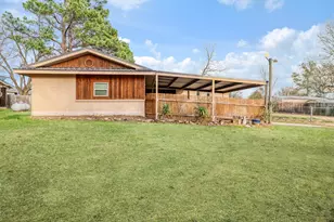 970 Mansfield Rd, Reno, TX 75462 - Photo 2