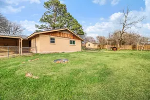 970 Mansfield Rd, Reno, TX 75462 - Photo 16