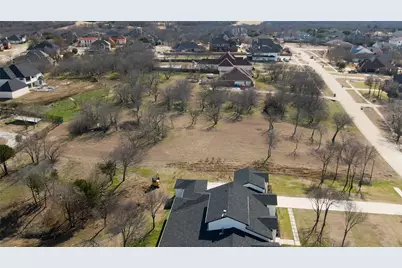 9108 Fossil Ridge Drive, Grand Prairie, TX 75104 - Photo 6