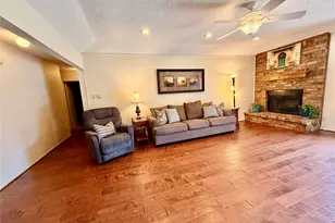 2721 Lucas Dr, Arlington, TX 76015 - Photo 4