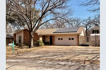 2721 Lucas Drive, Arlington, TX 76015 - Photo 2