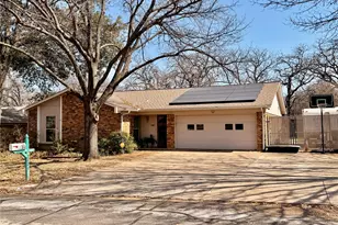 2721 Lucas Dr, Arlington, TX 76015 - Photo 2