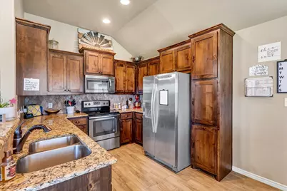 540 Clearwater Place, Granbury, TX 76049 - Photo 10