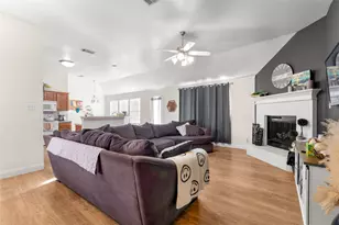 1631 Nashwood Dr, Grand Prairie, TX 75051 - Photo 6