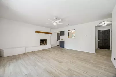 312 E Hampton Road, Crowley, TX 76036 - Photo 8