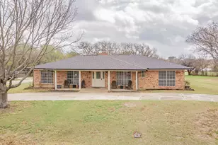 306 Country Club Dr, Joshua, TX 76058 - Photo 2