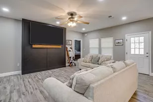 409 Titus Dr, Springtown, TX 76082 - Photo 10