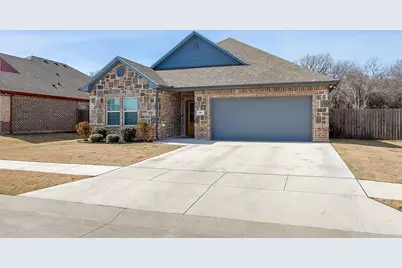 409 Titus Drive, Springtown, TX 76082 - Photo 2