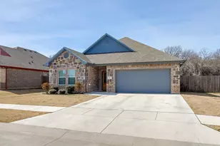 409 Titus Dr, Springtown, TX 76082 - Photo 2