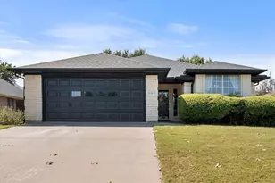 1314 Hyde Park Blvd, Cleburne, TX 76033 - Photo 1