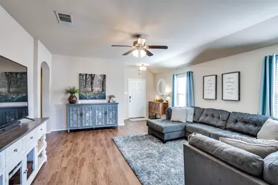 1606 Meadow Creek Drive, Princeton, TX 75407 - Photo 6