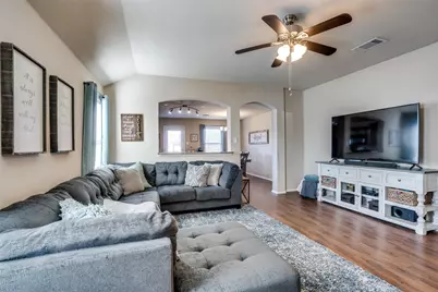 1606 Meadow Creek Drive, Princeton, TX 75407 - Photo 8