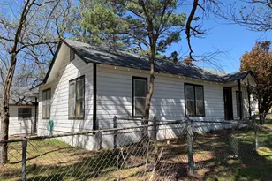 630 E Acheson St, Denison, TX 75021 - Photo 2