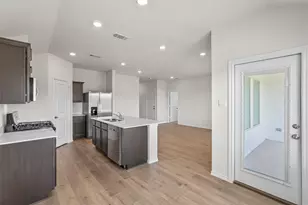 2431 S Montgomery St, Sherman, TX 75090 - Photo 4