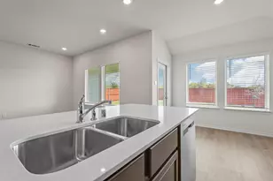 2431 S Montgomery St, Sherman, TX 75090 - Photo 10