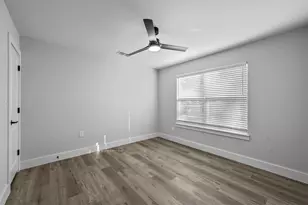 522 E 5th St, Bonham, TX 75418 - Photo 14